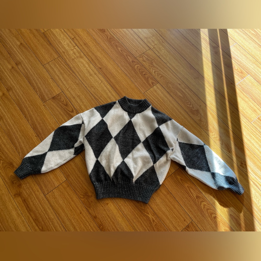 Comfy and Warm Prince of Scotland x HM sweater.